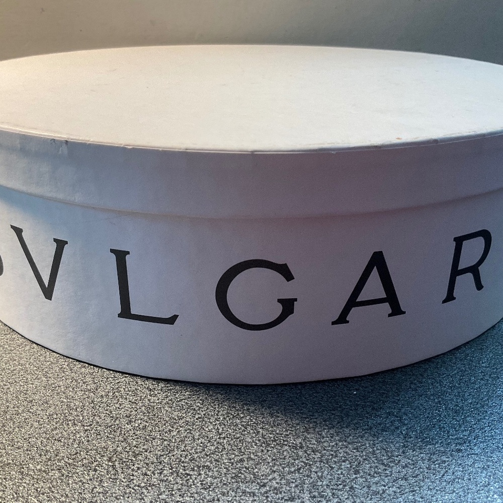 For BULGARI Lovers.  Eye catching box. W Lid